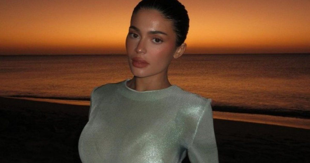 شاهد .. بالصور- كايلي جينر تستعرض أنوثتها و نعومتها بلوك شعر جديد