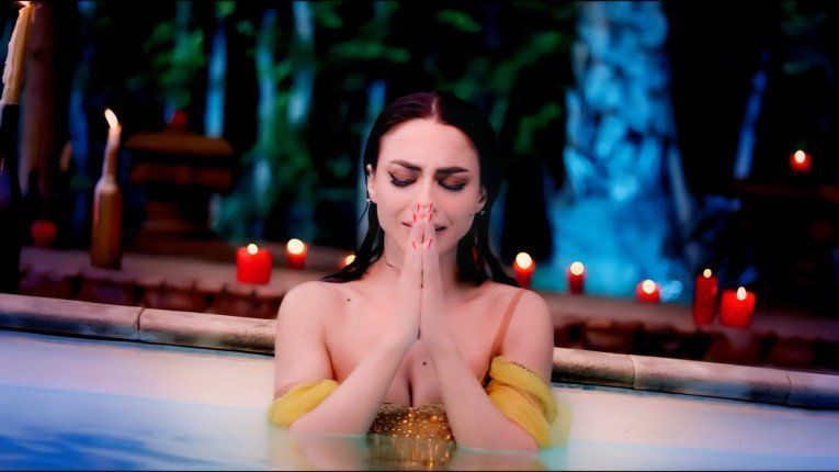 بالفيديو.. دوللي شاهين تطرح كليب أغنيتها الجديدة "أنا الحاجة الحلوة"