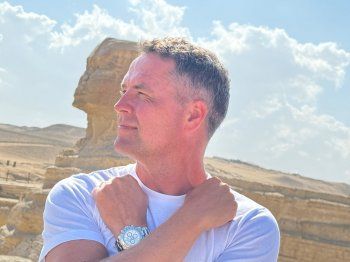 شاهد .. نجم ليفربول وريال مدريد السابق مايكل أوين ينضم للحريفة 2