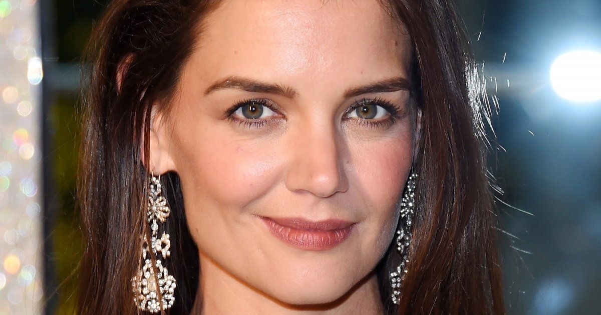 شاهد .. كاتي هولمز تتألق بإطلالة "خريفية" في نيويورك