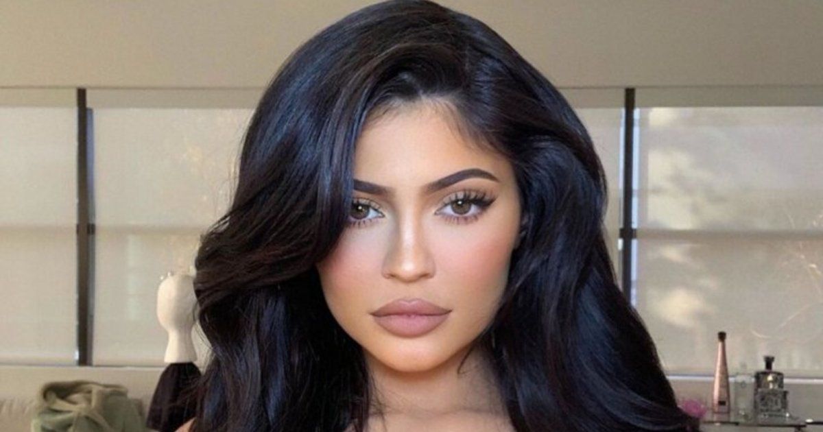 شاهد .. بالكاجزال الهادئ.. كايلي جينر تخطف أنظار الجمهور بإطلالتها