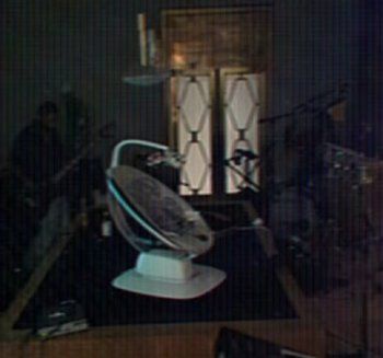 شاهد .. بالصورة - جاك بلوز يرافق جاستن وهايلي بيبر خلال عملهما .. والجمهور يتفاعل