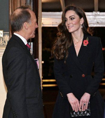 شاهد .. بعد نزعه قبل أشهر.. كيت ميدلتون تضع خاتم خطوبتها من جديد