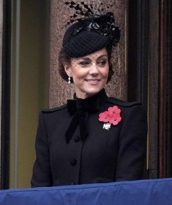 شاهد .. بعد نزعه قبل أشهر.. كيت ميدلتون تضع خاتم خطوبتها من جديد