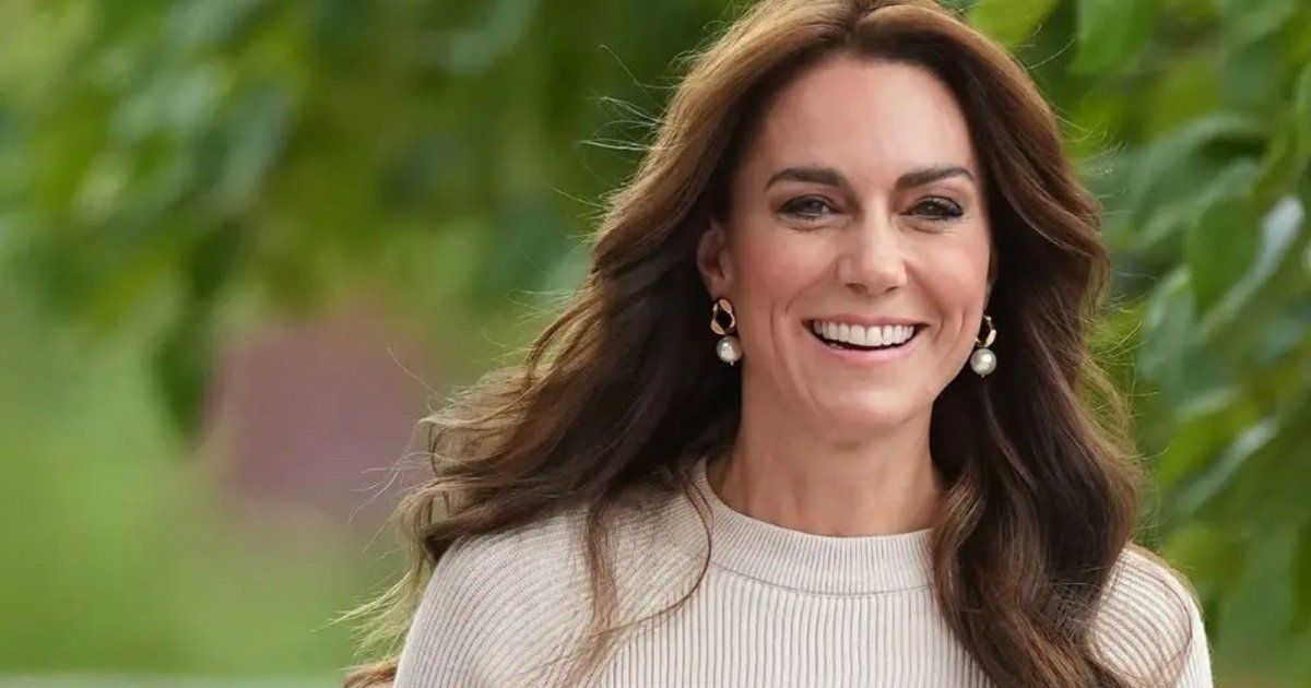 شاهد .. بعد نزعه قبل أشهر.. كيت ميدلتون تضع خاتم خطوبتها من جديد