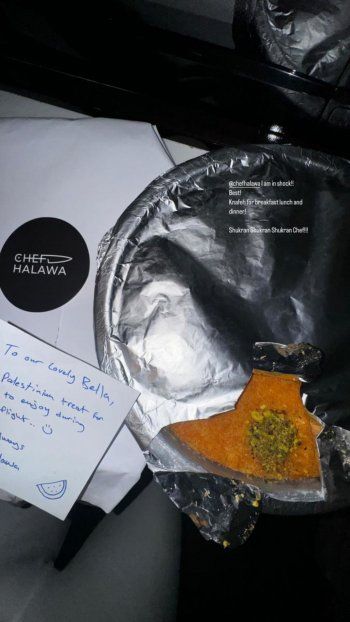 شاهد .. بيلا حديد معجبة بأغنية "مشاعر" لـ شيرين عبد الوهاب والكنافة بالجبن "للفطور الغذاء والعشاء"