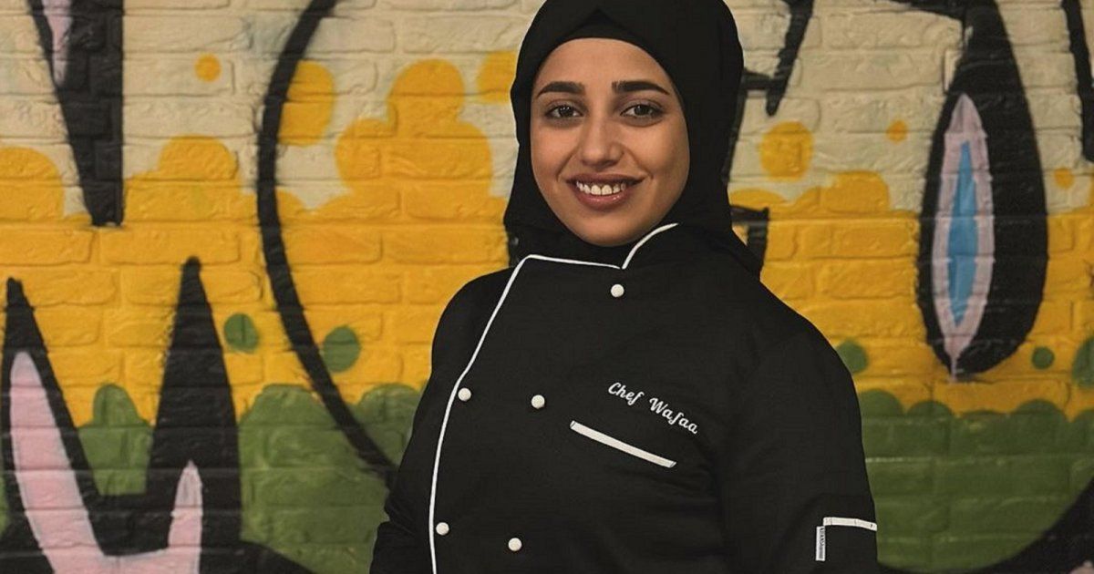 شاهد .. خاص - الشيف وفاء : " خسرت بيتي وكل ممتلكاتي .. والإنتقادات هي التي شهرتني "