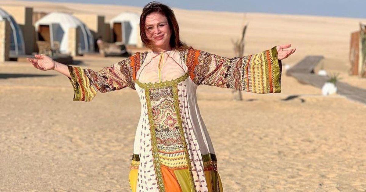 شاهد .. عباءة إلهام شاهين تخطف الانظار وهذا ثمنها