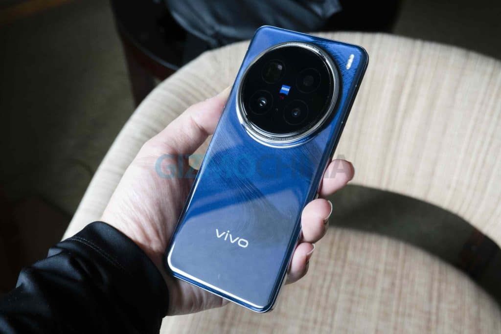 هل تشتري Find X8 Pro الرائع أم تنتظر بفارغ الصبر Vivo X200 Pro المذهل؟ اكتشف الخيار الأفضل لك الآن!