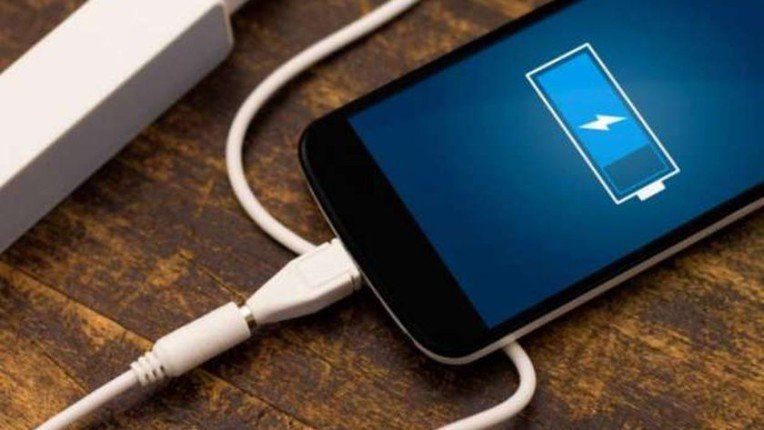 حادثة مروعة.. فتاة هندية تودع الحياة بعد فصل هاتفها المحمول من الشاحن