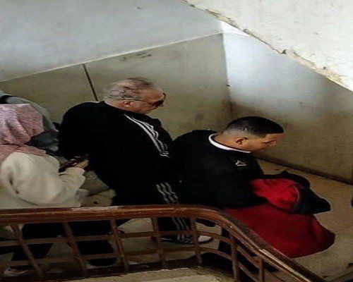 خاص| اتفرج الصور الأولى لظهور المخرج الشهير عمر زهران أثناء محاكمته اليوم