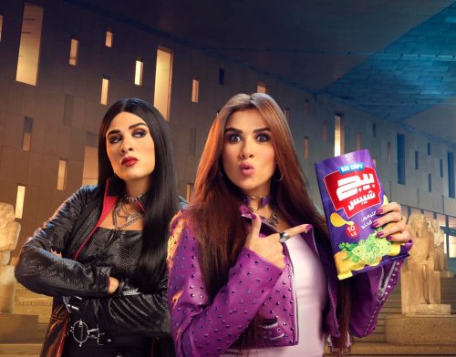 بالفيديو | اعلان ياسمين عبد العزيز الجديد وسبب الهجوم عليها ”لا يناسب سنها“