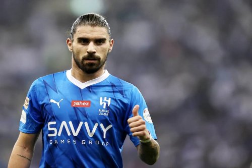 نيفيز يترك الهلال ويقضي عطلة مع عائلته.. والزعيم يعلن عن غيابه فترة من الوقت