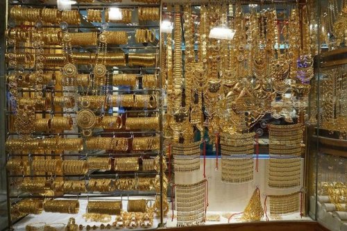 انخفاض طفيف على غير العادة | تغيرات مثيرة في أسعار الذهب في الأسواق السعودية اليوم