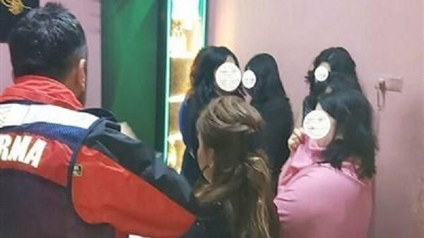 تم القبض على 25 امرأة بتهمة ممارسة الرذيلة بشكل جماعي بمقابل مادي.. شاهد