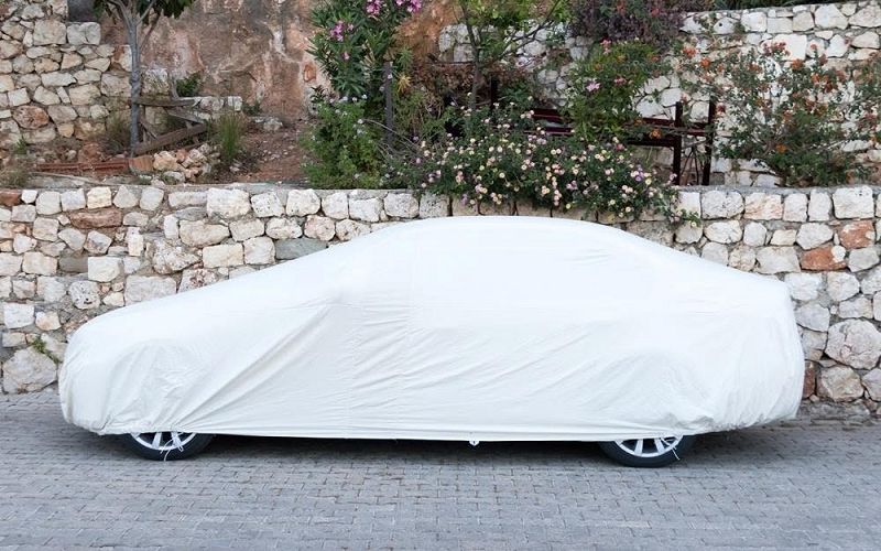 تم القبض على شاب يمارس الرذيلة مع امرأة داخل سيارة بالطريق العام