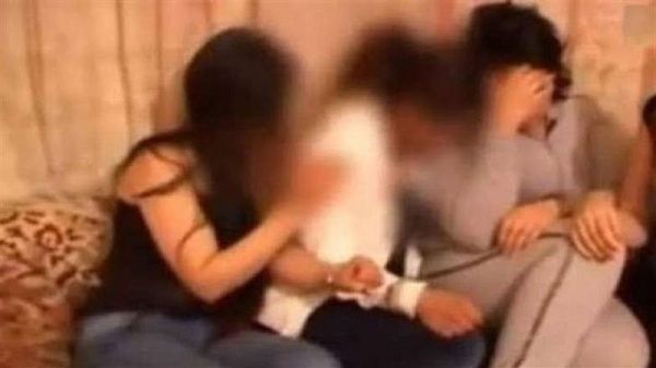 الأجهزة الأمنية تضبط 5 شباب وسيدتين بتهمة ممارسة الرذيلة بشكل جماعي داخل ناد صحي (صور)