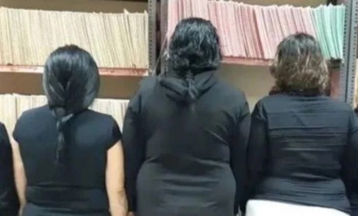 تم القبض على 25 امرأة بتهمة ممارسة الرذيلة بشكل جماعي بمقابل مادي.. شاهد