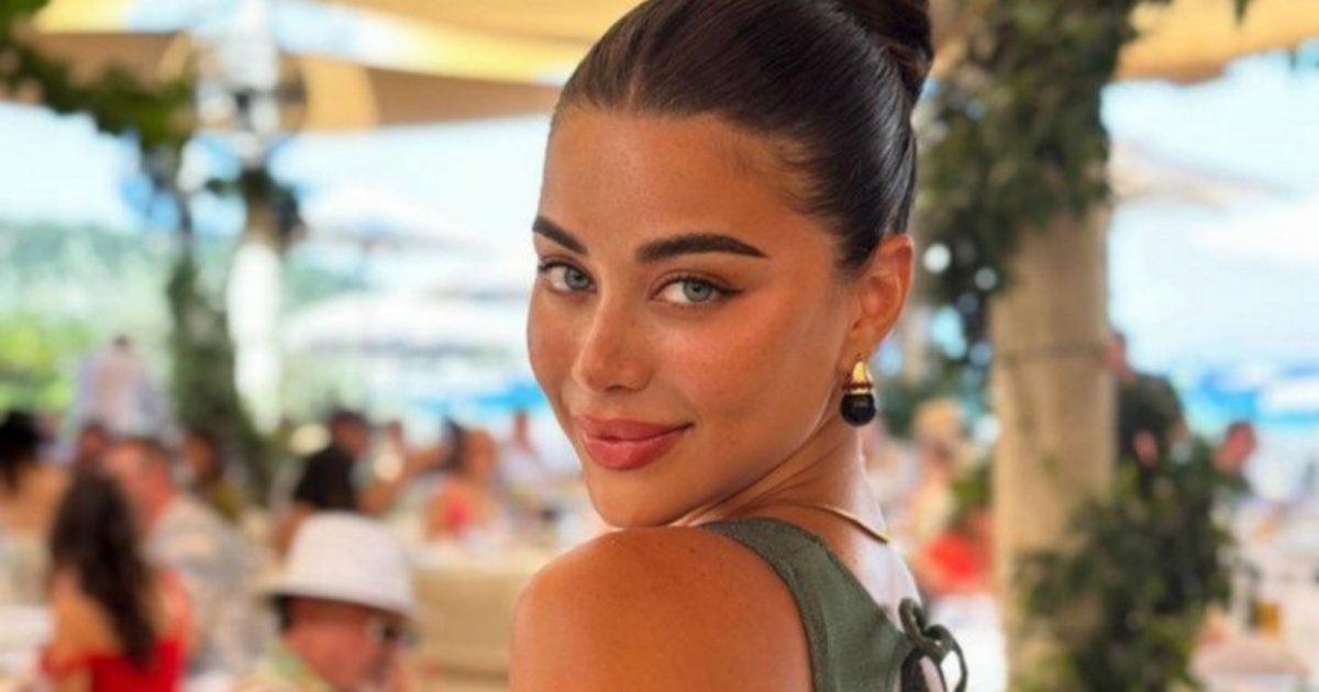 شاهد .. بلوك اسود شيك..يارا السكري تستعرض جمالها و انوثتها بإطلالة رائعة