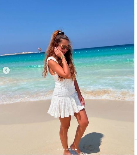 الفنانة داليا مصطفى تخطف الأنظار بفستان قصير يكشف كل ما تحته (صور)