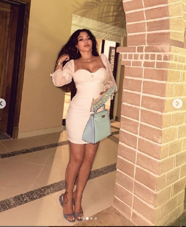 هيفاء وهبي تهيج الشباب وتستعرض أنوثتها بفستان لافت (صور)