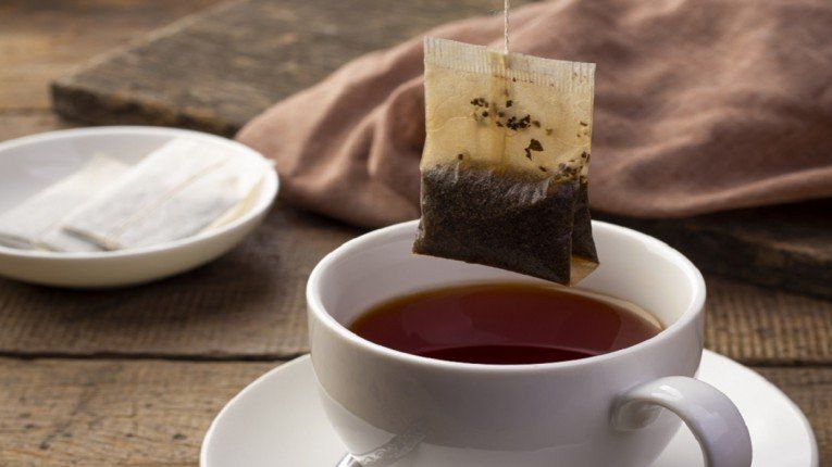 كيف تؤثر أكياس الشاي على صحة الإنسان؟ وما أضرارها؟.. باحثون يجيبون