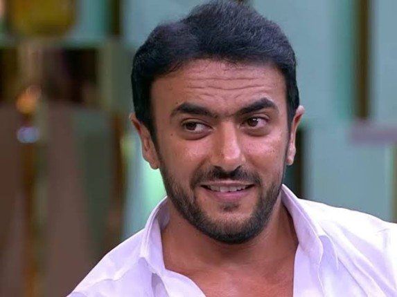 أحمد العوضي لـ"الخليج 24": "ما يشغلنيش المنافسة" وانتظروا مسلسل "فهد البطل" في رمضان القادم