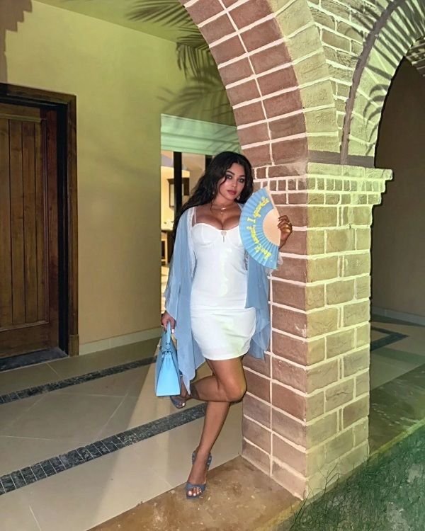 هيفاء وهبي تهيج الشباب وتستعرض أنوثتها بفستان لافت (صور)