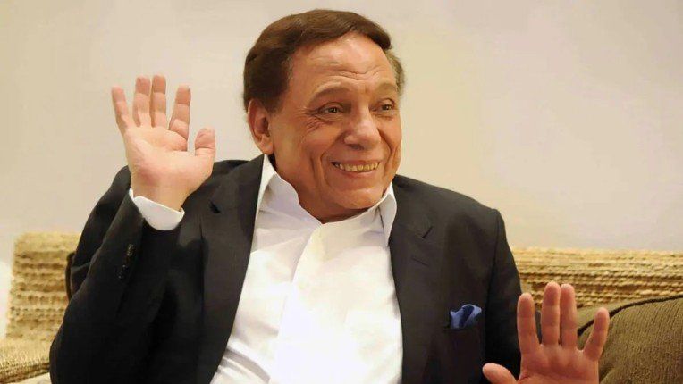 حالة الزعيم عادل إمام الصحية تُثير الجدل مجددًا.. هل يعود للفن أم يكتفي بما قدم؟.. تفاصيل جديدة