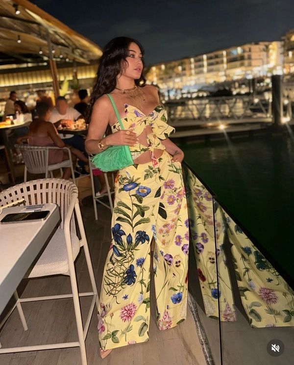 هيفاء وهبي تهيج الشباب وتستعرض أنوثتها بفستان مكشوف الصدر (صور)