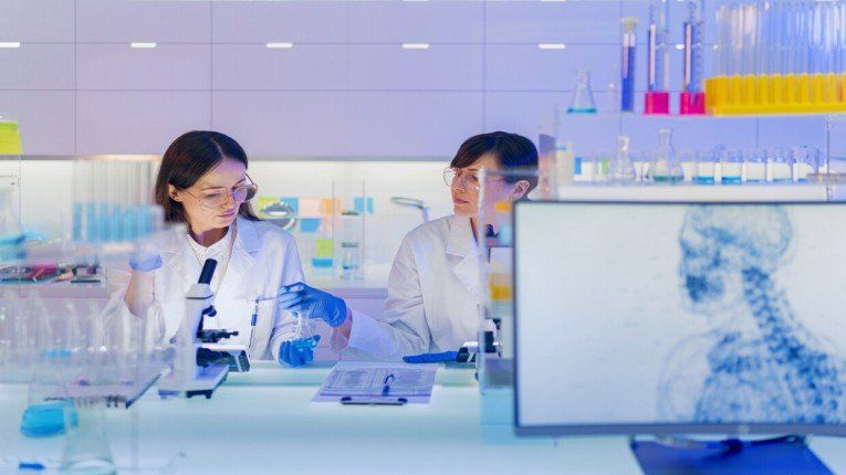 إنجاز علمي غير مسبوق.. إنشاء حبل شوكي بشري وظيفي في المختبر