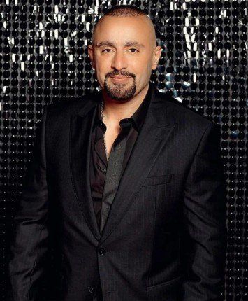 أحمد السقا يفوز بجائزة النجم الذهبي في مهرجان الأفضل ويهديها لوالده المخرج صلاح السقا