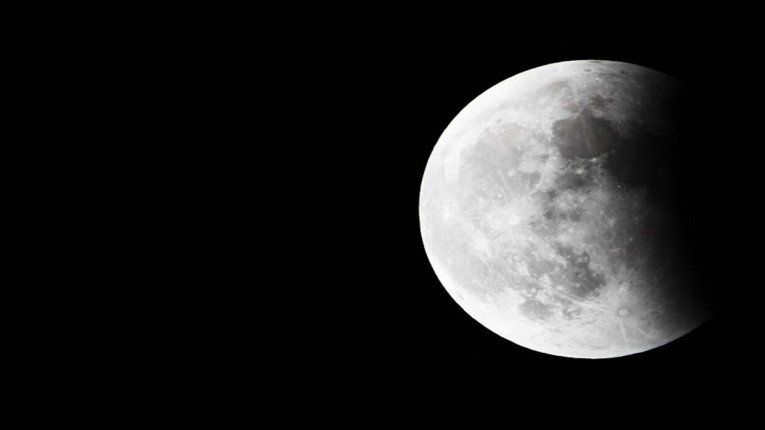 اليابان تطلق مشروعًا رائدًا لتدشين نظام حياة على القمر