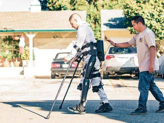خبراء كوريون يبتكرون روبوت يساعد مرضى الشلل النصفي على المشي والصعود