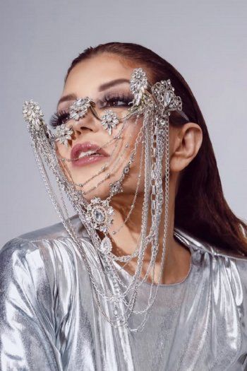 شاهد .. سميرة سعيد تحتفل بموسم الأعياد بإطلالة مميزة خاطفة للأنظار