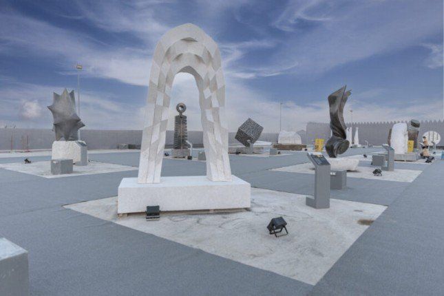 30 فنانًا من 23 دولة يشاركون في ملتقى طويق الدولي للنحت