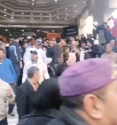 اتفرج بالفيديو.. لحظة خروج جثمان أسطورة الأغنية الشعبية أحمد عدوية