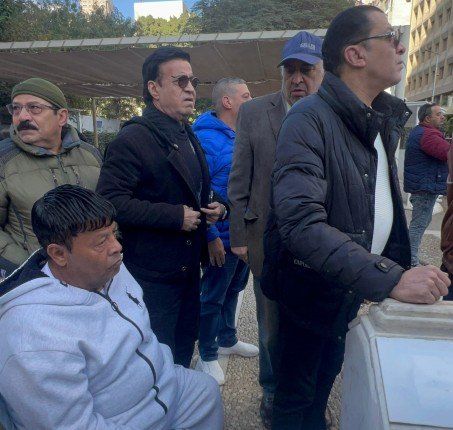 شاهد .. اتفرج.. عبد الباسط حمودة وعدد من المشاهير في وداع أحمد عدوية.. مش قادرين يمسكوا نفسهم من الدموع