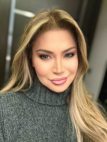 شاهد .. نوال الزغبي بإطلالة أنيقة بالأحمر في حفل رأس السنة