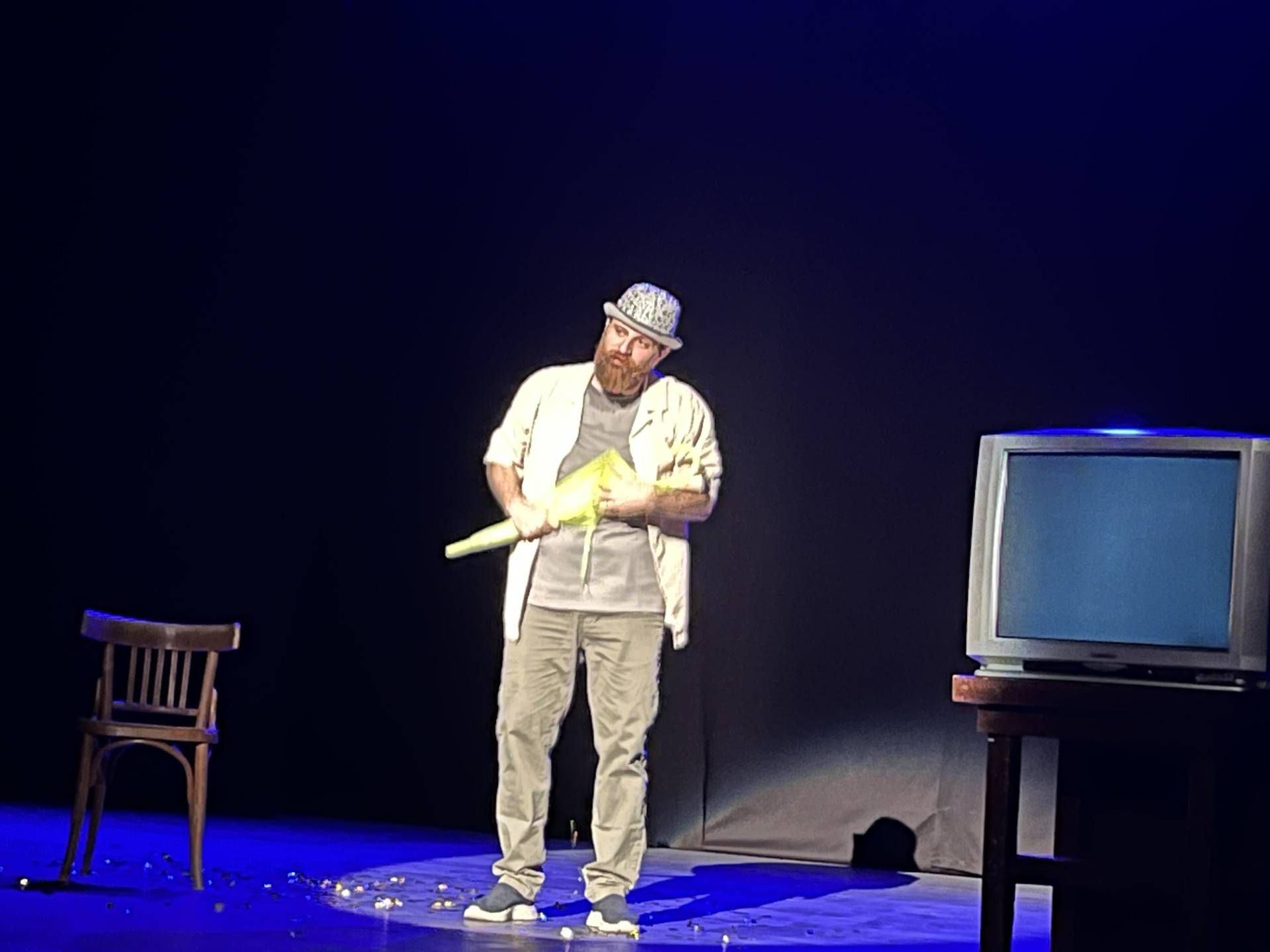 شاهد .. خاص - فؤاد يمين يروي أحداثاً واقعية من حياته في " هينة العيشة هيك " وهذا ما كشفه لـ " الفن "