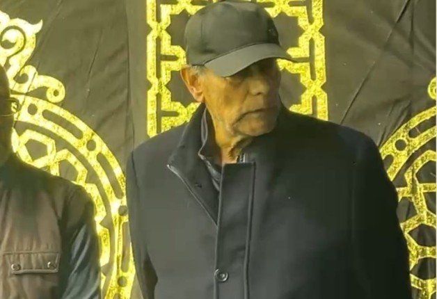 الفنان أحمد بدير يستقبل عزاء شقيقته في حدائق القبة