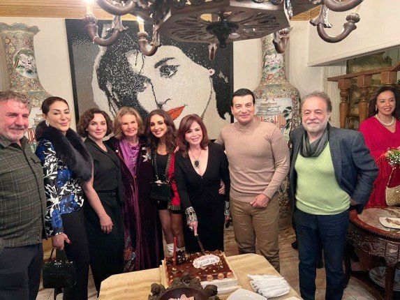 صور.. إلهام شاهين تحتفل بعيد ميلادها الـ64 في ليلة مليئة بالنجوم