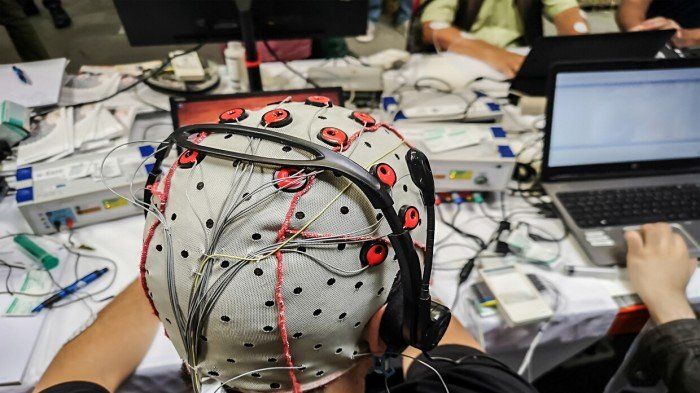 تقنية صينية مبتكرة تفك شيفرة الكلام باستخدام إشارات الدماغ
