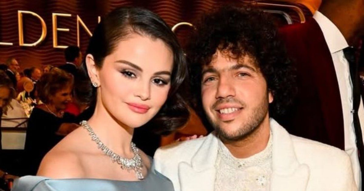 شاهد .. سيلينا غوميز "سندريلا" في حفل الغولدن غلوب بتوقيع برادا - بالصور