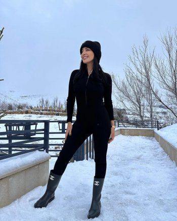 شاهد .. تألقي على طريقة النجمات بإطلالات رائعة على الثلج