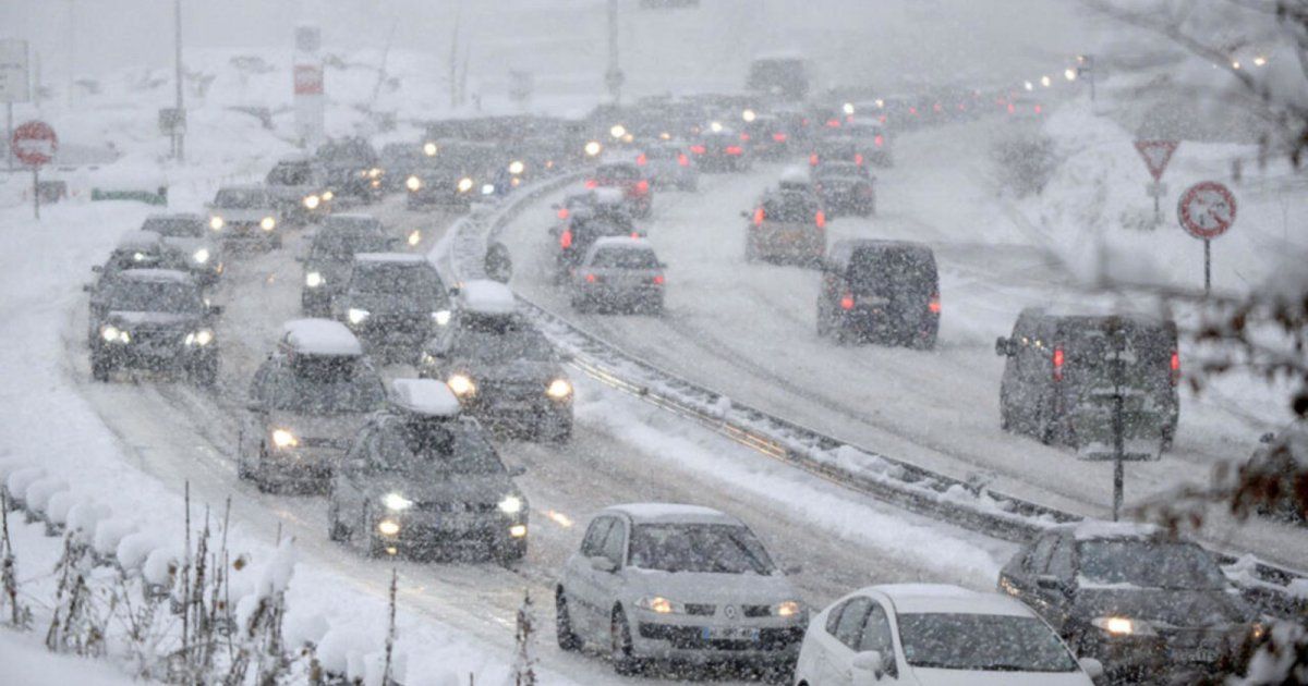 شاهد .. تألقي على طريقة النجمات بإطلالات رائعة على الثلج