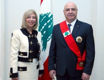 شاهد .. تفاصيل أول إطلالة للسيدة اللبنانية الأولى نعمت عون .. من تصميم عالمي