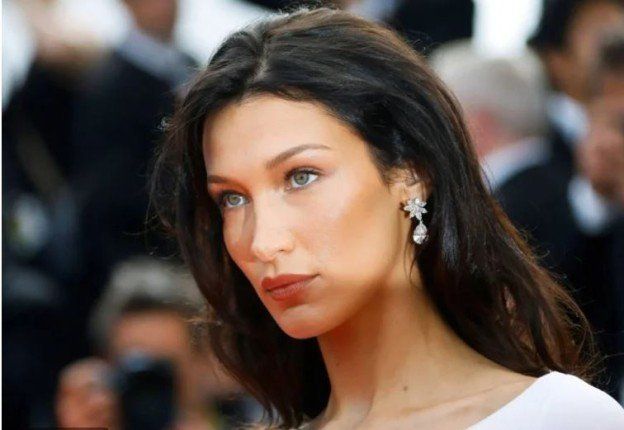 اتفرج.. بيلا حديد تنشر صوراً مؤثرة لمنزل طفولتها بعد احتراقه