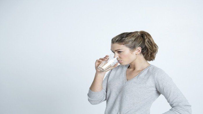 فوائد شرب الماء على معدة فارغة في الصباح.. تعرف عليها