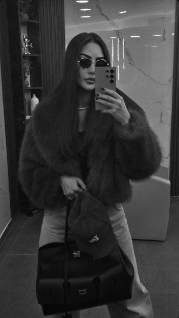 شاهد .. بالصور- نور الغندور تخطف الانظار بالكاجوال الشتوي..وسعر حقيبة يدها من Balenciaga سيفاجئكم